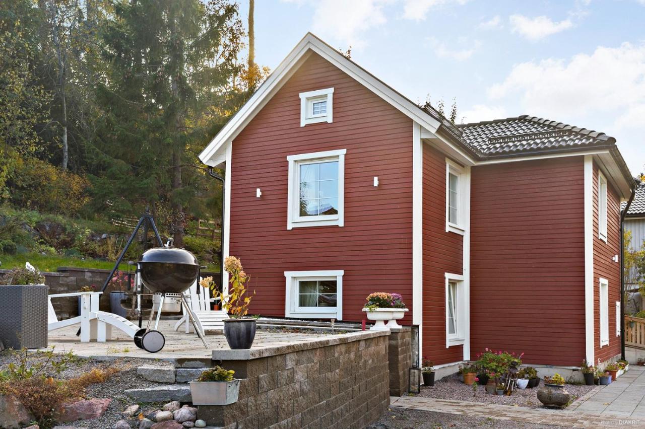 Charming Apartment In A Red House In Stockholm Exteriér fotografie